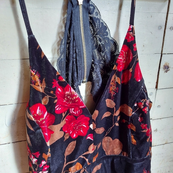 VENUS LACE BACK DRESS XL - Picture 2 of 4